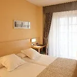 Marques, Blue Hotel