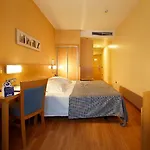 Marques, Blue Hotel