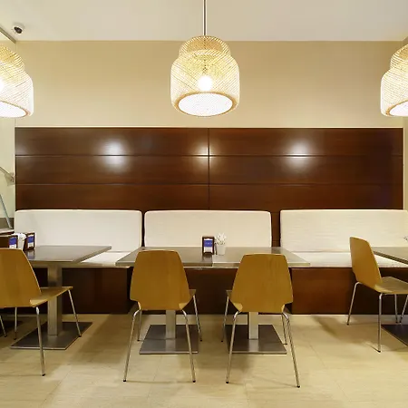 Marques, Blue Hotel