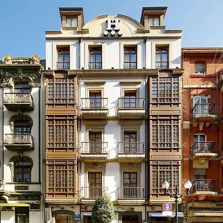 Marques, Blue Hotel
