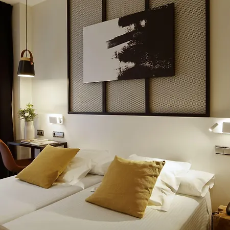 Marques, Blue Hotel