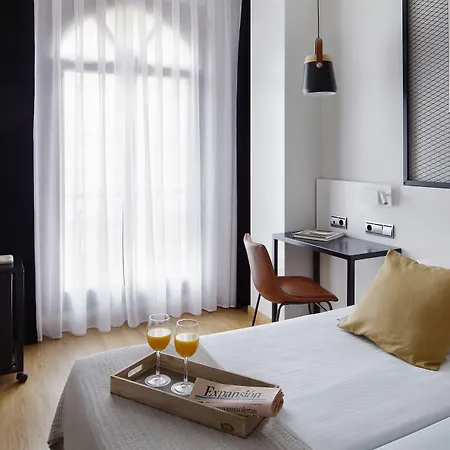 Marques, Blue Hotel