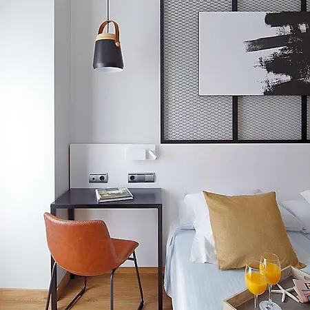 Marques, Blue Hotel