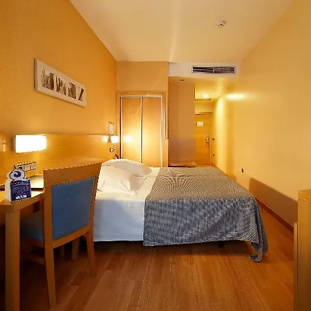 Marques, Blue Hotel