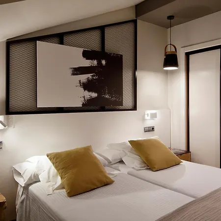 Marques, Blue Hotel